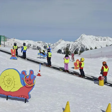 In Near Lifts شقة *